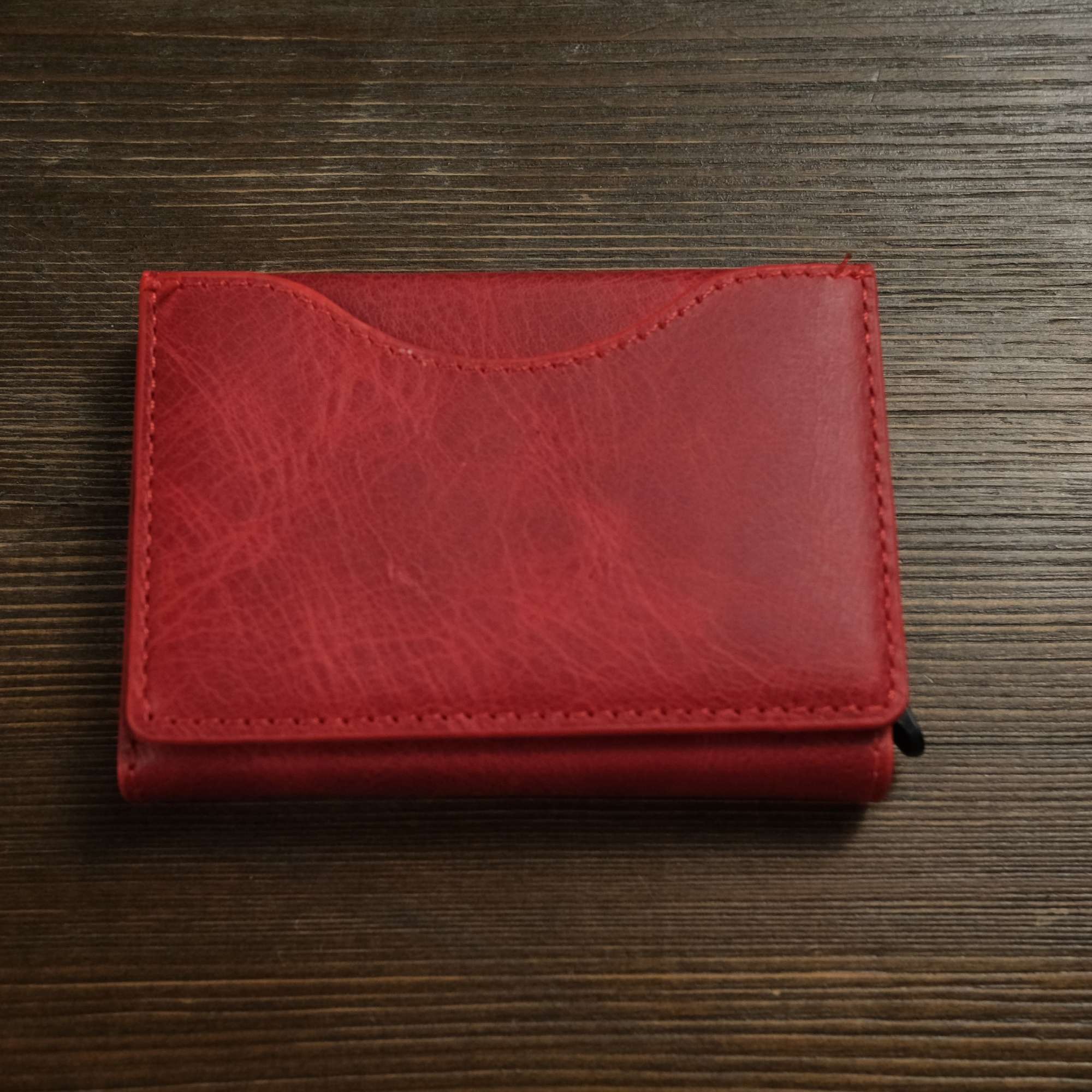 Peru | Magsafe Özellikli, Standlı, Mekanizmalı Premium Hakiki Deri Kartlık - Frisko