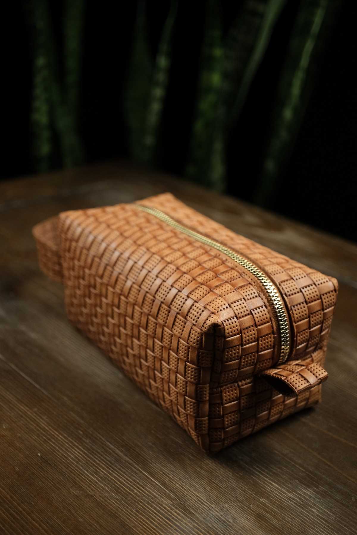 Dopp Kit Dallas | Hasır Örgü Baskılı Hakiki Deri Zarif El Çantası - Taba (Kahverengi)