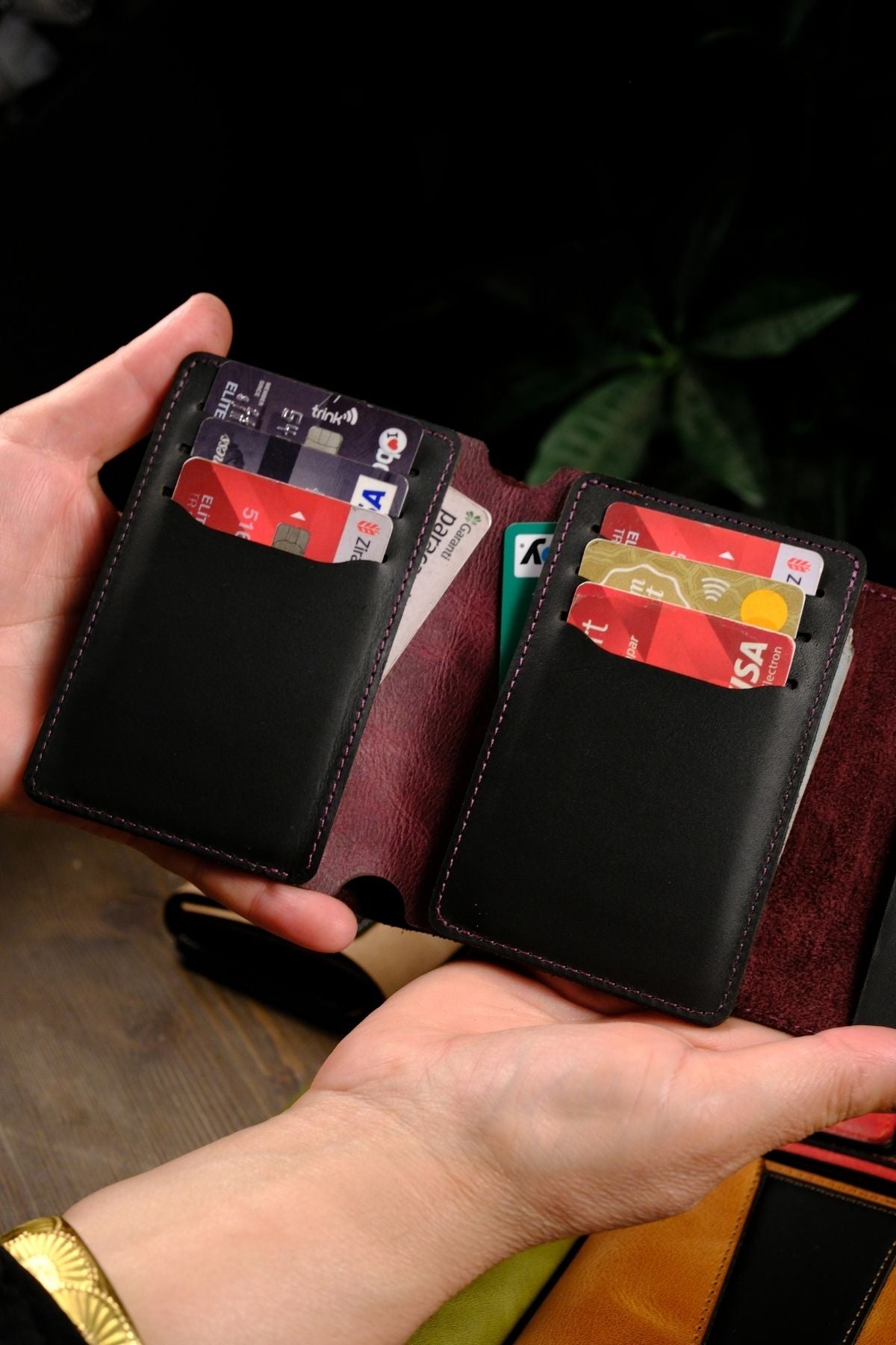 Oslo | Hakiki Deri Unisex Cüzdan – 12x9 cm Şık ve Dayanıklı Tasarım - Taba-siyah